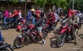 Miles de sandinistas caminan en saludo al 44/19 en Julio Victorioso