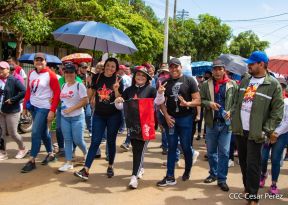 Miles de sandinistas caminan en saludo al 44/19 en Julio Victorioso