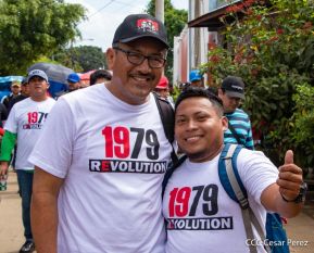 Miles de sandinistas caminan en saludo al 44/19 en Julio Victorioso