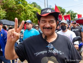 Miles de sandinistas caminan en saludo al 44/19 en Julio Victorioso