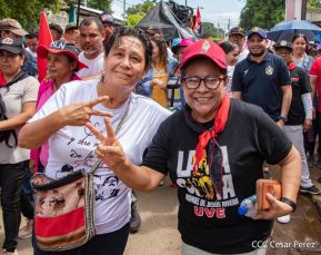 Miles de sandinistas caminan en saludo al 44/19 en Julio Victorioso