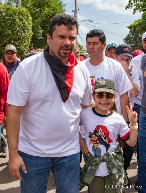 Miles de sandinistas caminan en saludo al 44/19 en Julio Victorioso