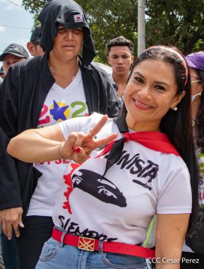 Miles de sandinistas caminan en saludo al 44/19 en Julio Victorioso