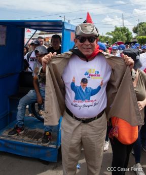 Miles de sandinistas caminan en saludo al 44/19 en Julio Victorioso