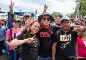 Miles de sandinistas caminan en saludo al 44/19 en Julio Victorioso