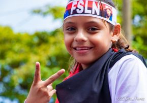 Miles de sandinistas caminan en saludo al 44/19 en Julio Victorioso