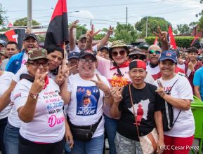 Miles de sandinistas caminan en saludo al 44/19 en Julio Victorioso