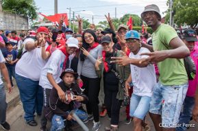 Miles de sandinistas caminan en saludo al 44/19 en Julio Victorioso
