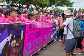 Miles de sandinistas caminan en saludo al 44/19 en Julio Victorioso