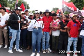 Familias sandinistas celebran con caminata el Día de la Alegría en Nicaragua