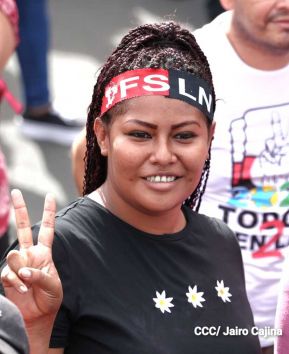 Familias sandinistas celebran con caminata el Día de la Alegría en Nicaragua