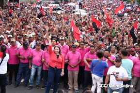 Familias sandinistas celebran con caminata el Día de la Alegría en Nicaragua