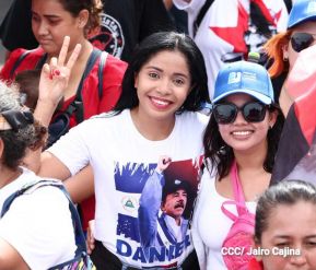 Familias sandinistas celebran con caminata el Día de la Alegría en Nicaragua