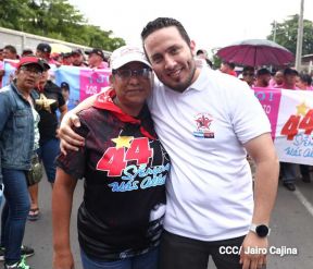 Familias sandinistas celebran con caminata el Día de la Alegría en Nicaragua