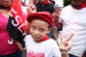 Familias sandinistas celebran con caminata el Día de la Alegría en Nicaragua