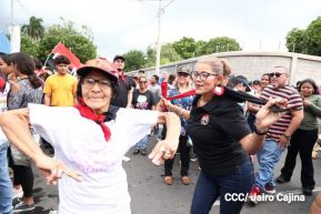 Familias sandinistas celebran con caminata el Día de la Alegría en Nicaragua