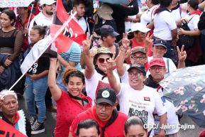 Familias sandinistas celebran con caminata el Día de la Alegría en Nicaragua