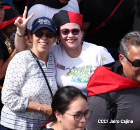 Familias sandinistas celebran con caminata el Día de la Alegría en Nicaragua