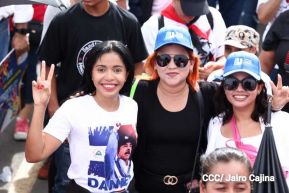 Familias sandinistas celebran con caminata el Día de la Alegría en Nicaragua