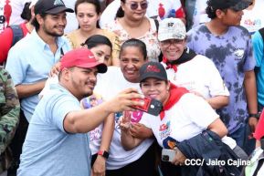 Familias sandinistas celebran con caminata el Día de la Alegría en Nicaragua