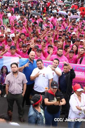 Familias sandinistas celebran con caminata el Día de la Alegría en Nicaragua