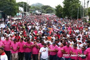 Familias sandinistas celebran con caminata el Día de la Alegría en Nicaragua