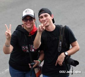 Familias sandinistas celebran con caminata el Día de la Alegría en Nicaragua