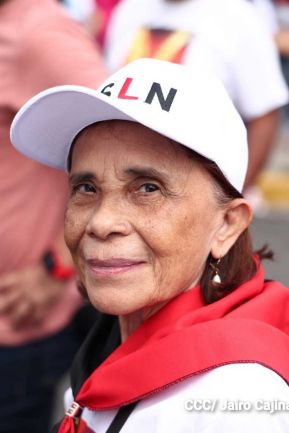 Familias sandinistas celebran con caminata el Día de la Alegría en Nicaragua