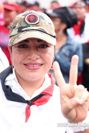 Familias sandinistas celebran con caminata el Día de la Alegría en Nicaragua