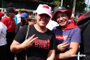 Familias sandinistas celebran con caminata el Día de la Alegría en Nicaragua