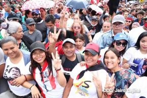 Familias sandinistas celebran con caminata el Día de la Alegría en Nicaragua