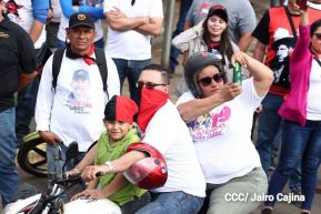Familias sandinistas celebran con caminata el Día de la Alegría en Nicaragua