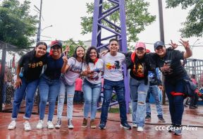 Concierto y fiesta popular por el Día de la Alegría, Avenida de Bolívar a Chávez