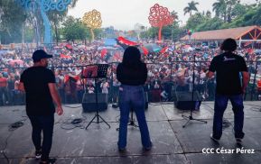 Concierto y fiesta popular por el Día de la Alegría, Avenida de Bolívar a Chávez