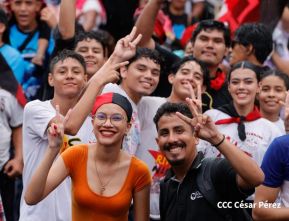 Concierto y fiesta popular por el Día de la Alegría, Avenida de Bolívar a Chávez