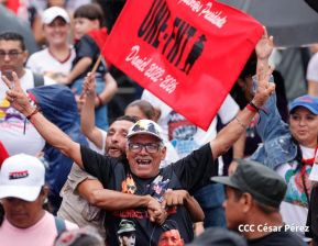 Concierto y fiesta popular por el Día de la Alegría, Avenida de Bolívar a Chávez