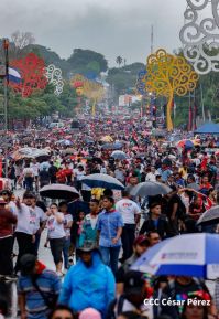 Concierto y fiesta popular por el Día de la Alegría, Avenida de Bolívar a Chávez