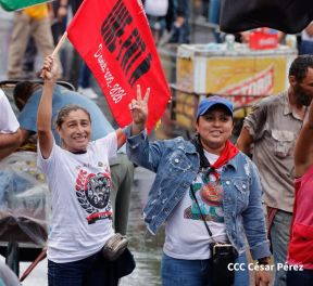 Concierto y fiesta popular por el Día de la Alegría, Avenida de Bolívar a Chávez