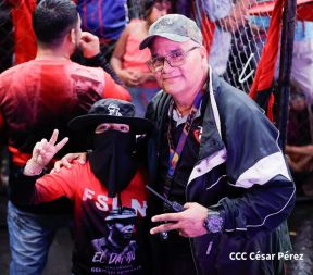 Concierto y fiesta popular por el Día de la Alegría, Avenida de Bolívar a Chávez