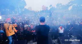 Concierto y fiesta popular por el Día de la Alegría, Avenida de Bolívar a Chávez