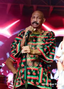 Concierto y fiesta popular por el Día de la Alegría, Avenida de Bolívar a Chávez