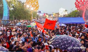 Concierto y fiesta popular por el Día de la Alegría, Avenida de Bolívar a Chávez