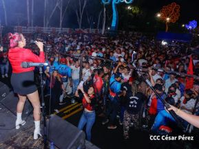 Concierto y fiesta popular por el Día de la Alegría, Avenida de Bolívar a Chávez