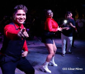 Concierto y fiesta popular por el Día de la Alegría, Avenida de Bolívar a Chávez