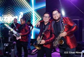 Concierto y fiesta popular por el Día de la Alegría, Avenida de Bolívar a Chávez