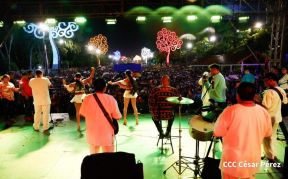 Concierto y fiesta popular por el Día de la Alegría, Avenida de Bolívar a Chávez