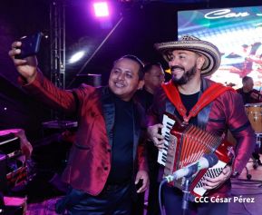 Concierto y fiesta popular por el Día de la Alegría, Avenida de Bolívar a Chávez