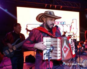 Concierto y fiesta popular por el Día de la Alegría, Avenida de Bolívar a Chávez