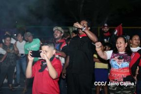 Así celebran las familias nicaragüenses la vigilia para recibir el 44/19 del triunfo de la Revolución Sandinista 