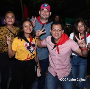 Así celebran las familias nicaragüenses la vigilia para recibir el 44/19 del triunfo de la Revolución Sandinista 